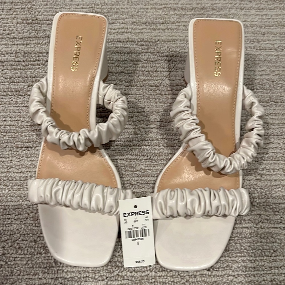 Express scrunched open toe heel!!